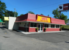 Lee's Famous Recipe Chicken outside