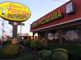 Gianni's Pizzarama food