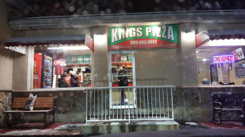 King's Pizzarama food