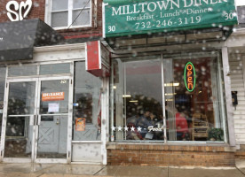 Milltown Diner outside