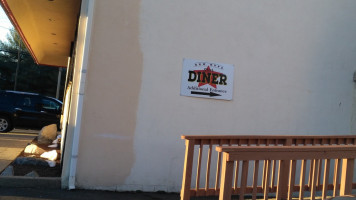 New Hope Star Diner outside