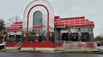 The New Ewing Diner outside