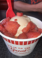 Freddy's Frozen Custard Steakburgers outside