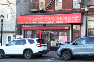 New Yummy Chinese ‎ outside