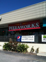 Pizzaworks outside