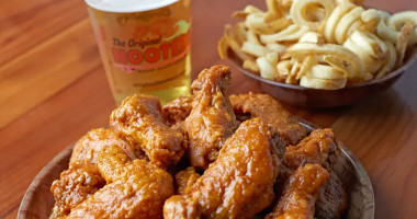 Hooters Downers Grove food