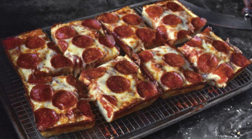 Jet's Pizza food