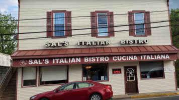 Sal's Italian Bistro outside