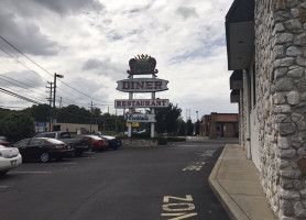 Penn Queen Diner outside