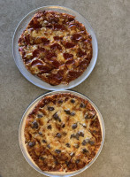 Tilley's Pizza House food