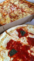 Monetti's Pizza food