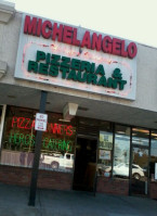 Michelangelo-center Moriches outside