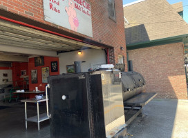 Bean's Barbeque outside