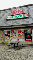 Mia's Pizza inside