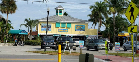 Blackfins At Capt Hirams Resort food