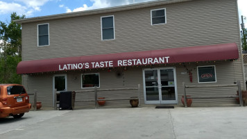 Latino's Taste outside