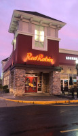 Red Robin Gourmet Burgers And Brews food