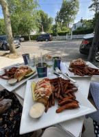 Porters On The Lane food