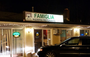 Famiglia Bistro Pizzeria outside