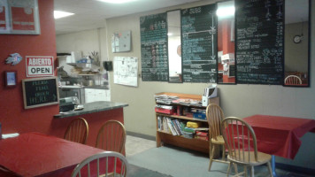 Towne Square Pizza Pinckney inside