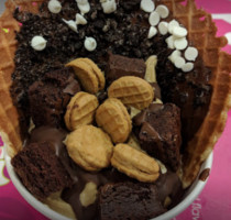 Menchie's Frozen Yogurt food