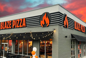 Blaze Pizza food