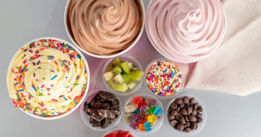 Menchie's Frozen Yogurt food