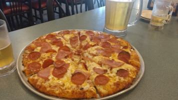 Round Table Pizza food