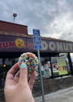 Yum Yum Donuts outside