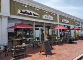 Badlands Tacos outside