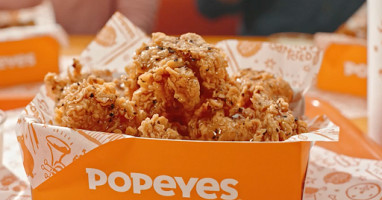 Popeyes Louisiana Kitchen In Des Mo inside