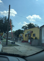 El Michoacano outside