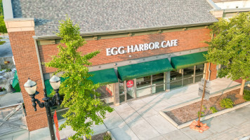 Egg Harbor Cafe outside