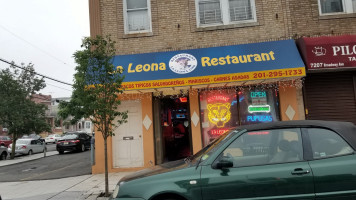 La Leona Uno outside