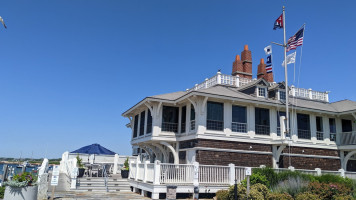 Sakonnet Point Club outside