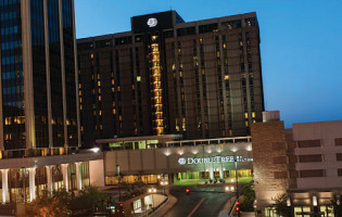 Doubletree By Hilton Omaha Downtown inside