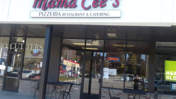 Mama Cee's Pizzeria inside