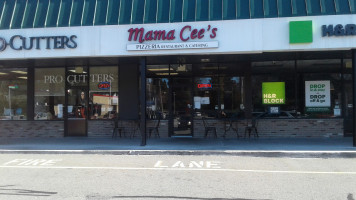 Mama Cee's Pizzeria inside