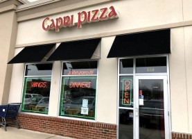 Capri Pizza outside