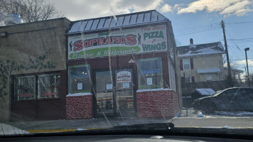 Tony Soprano's Pizza outside