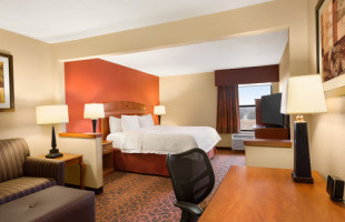 Hampton Inn Wichita East inside