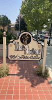 Thai Hachapi outside