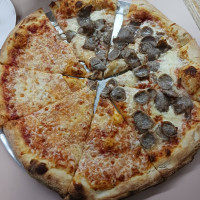 Frank's Pizza food