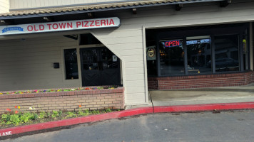 Old Town Pizza And Tap House outside