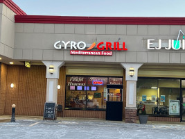 Gyro Grill outside