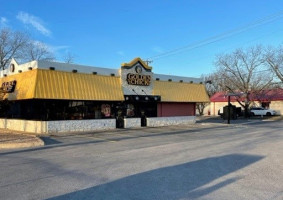 Golden Chick outside