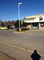 Braum's Ice Cream Dairy Store outside