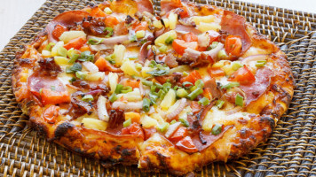 Round Table Pizza food