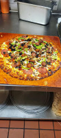 Round Table Pizza food