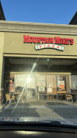 Mountain Mike's Pizza outside